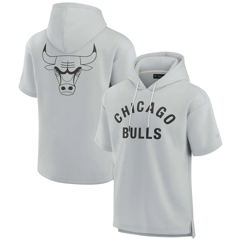 Sweat à capuche unisexe Fanatics gris Chicago Bulls Elements en polaire super douce manches courtes