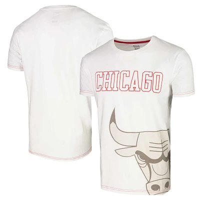 T-shirt unisexe avec tableau de bord des Chicago Bulls Stadium Essentials blanc