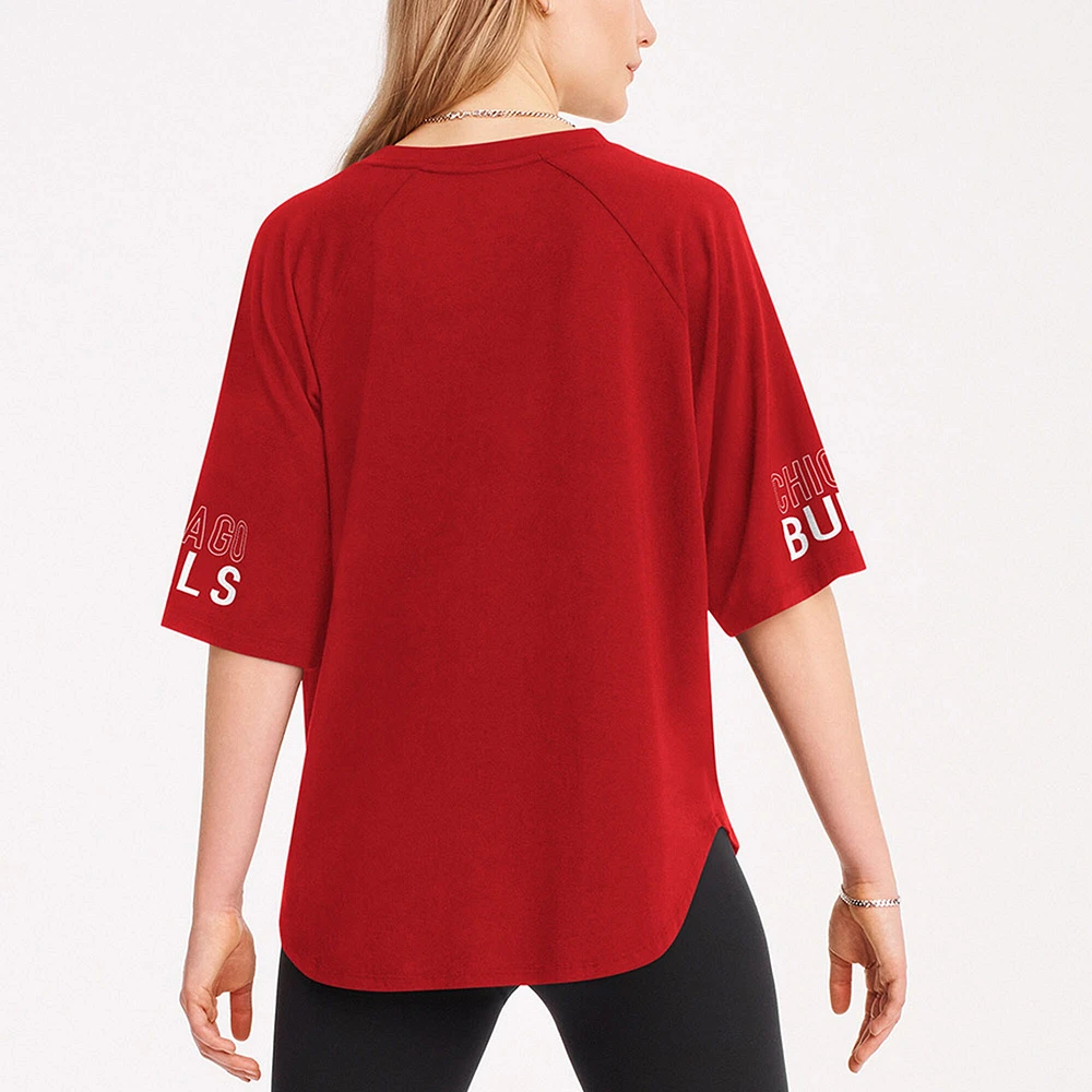 T-shirt surdimensionné à trois mélanges DKNY Sport Red Chicago Bulls Diana Raglan pour femmes