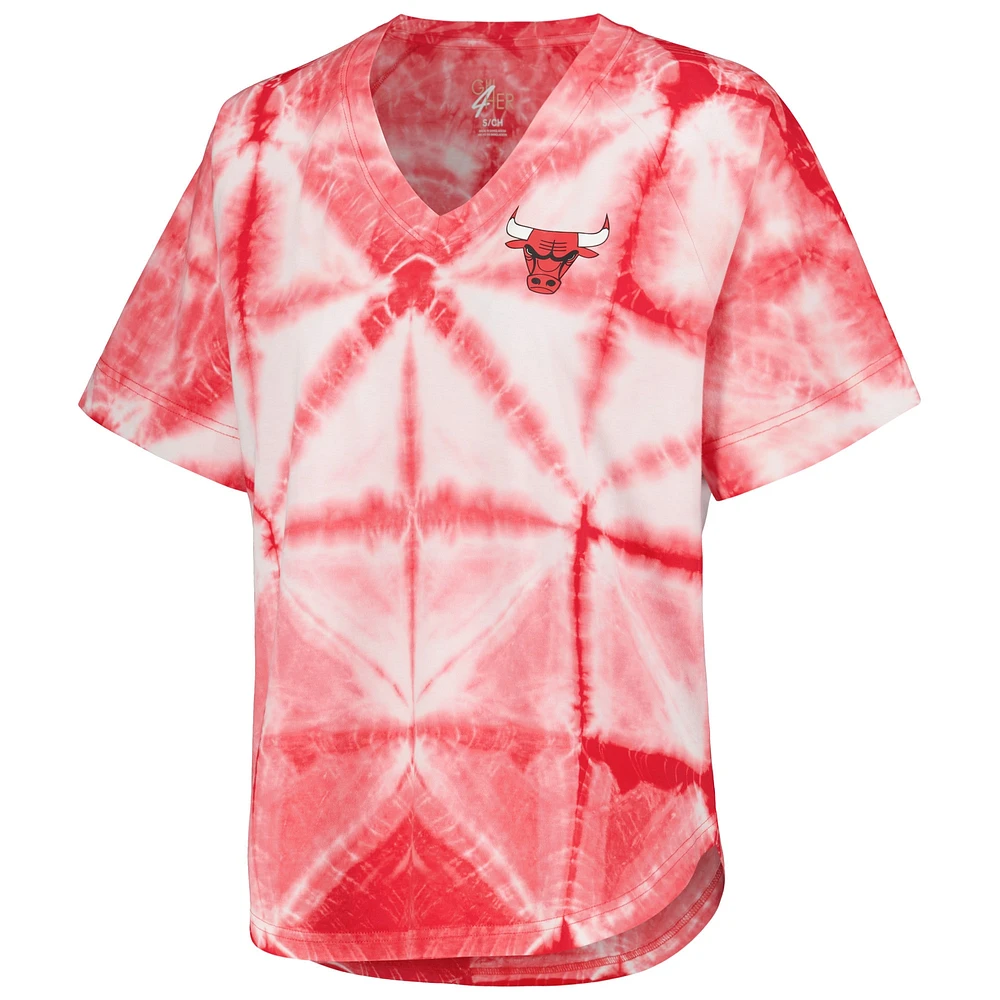 T-shirt surdimensionné à col en V tie-dye raglan G-III 4Her par Carl Banks pour femmes Red Chicago Bulls Tournament