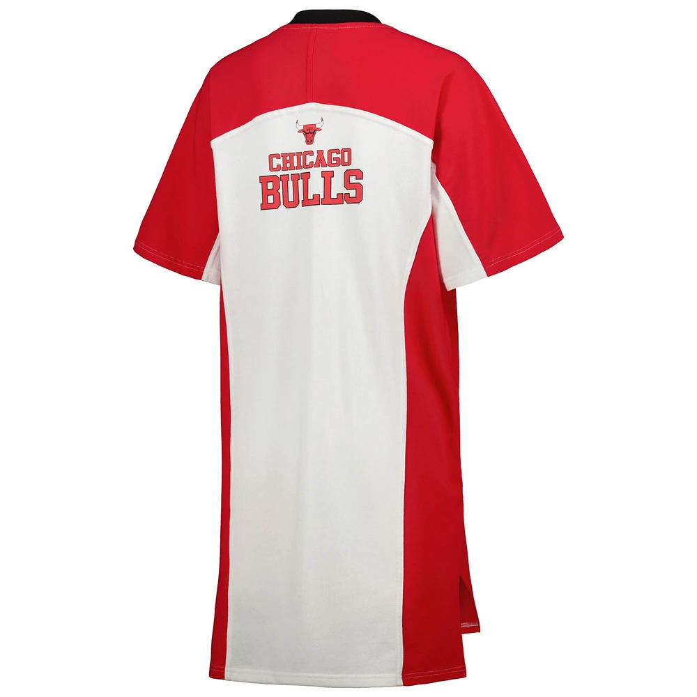 Robe t-shirt à lancer libre des Chicago Bulls G-III 4Her by Carl Banks pour femme, blanche