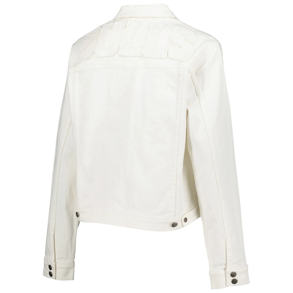 Veste en jean boutonnée Lusso White Chicago Bulls pour femme avec cristaux Swarovski et effet usé