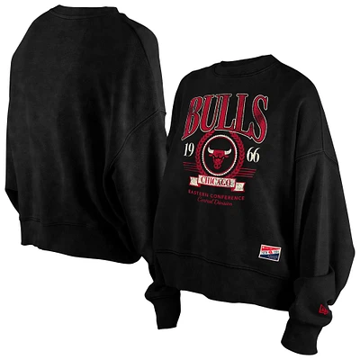 Women's New Era  Black Chicago Bulls Throwback Vintage Enzyme Wash Oversized Boxy Pullover Sweatshirt
