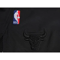 Short tissé Pro Standard noir Chicago Bulls Script pour femme