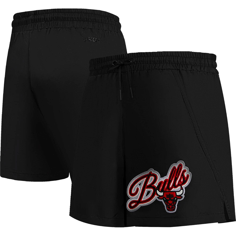 Short tissé Pro Standard noir Chicago Bulls Script pour femme