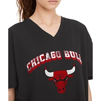 Women's Tommy Jeans Black Chicago Bulls - Ashley Oversize V-Neck T-Shirt