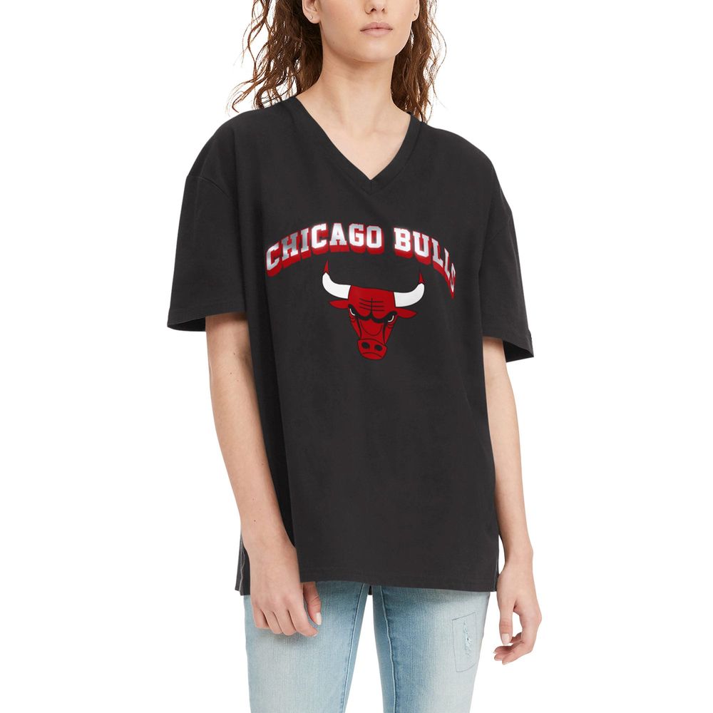 Women's Oversized Boyfriend Chicago Bulls Graphic Tee, Women's Tops