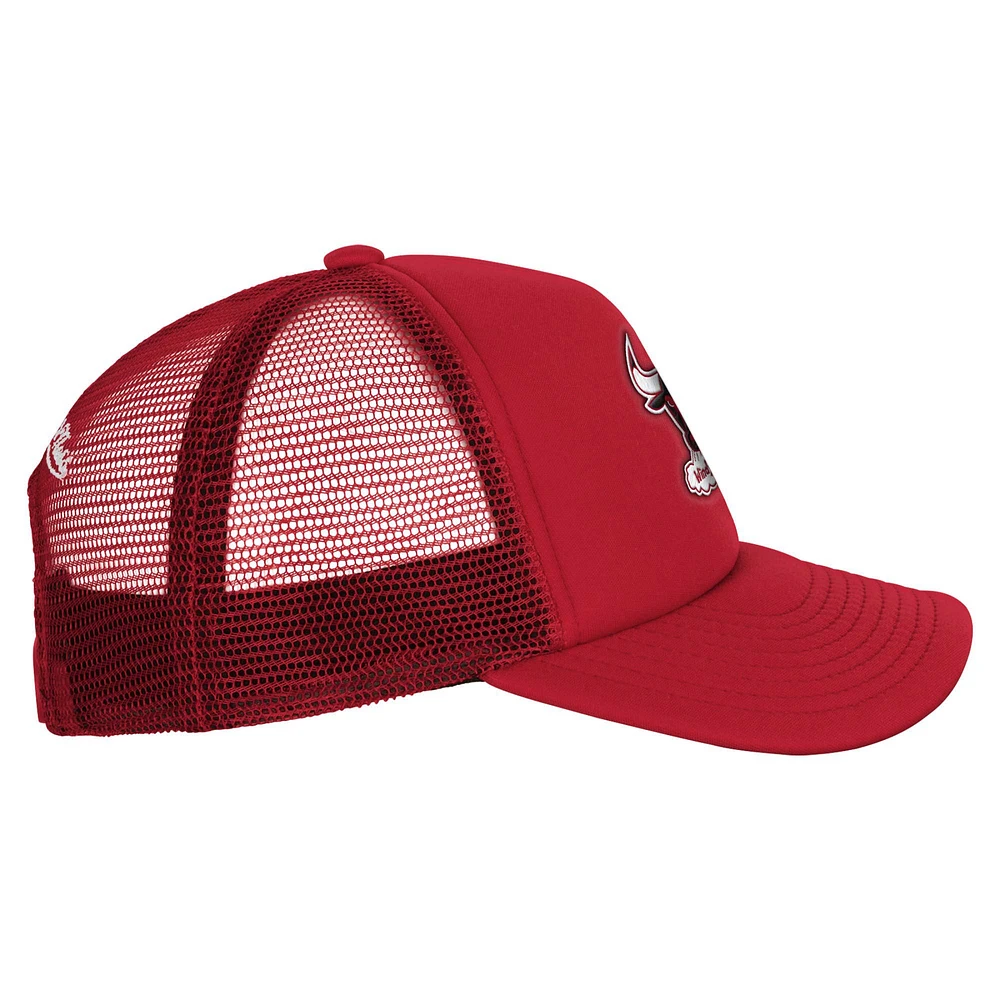 Casquette ajustable Mitchell & Ness Red Chicago Bulls Core Evergreen Trucker pour jeunes