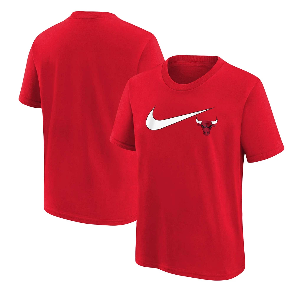 T-shirt Nike Rouge Chicago Bulls Essential Swoosh pour jeune