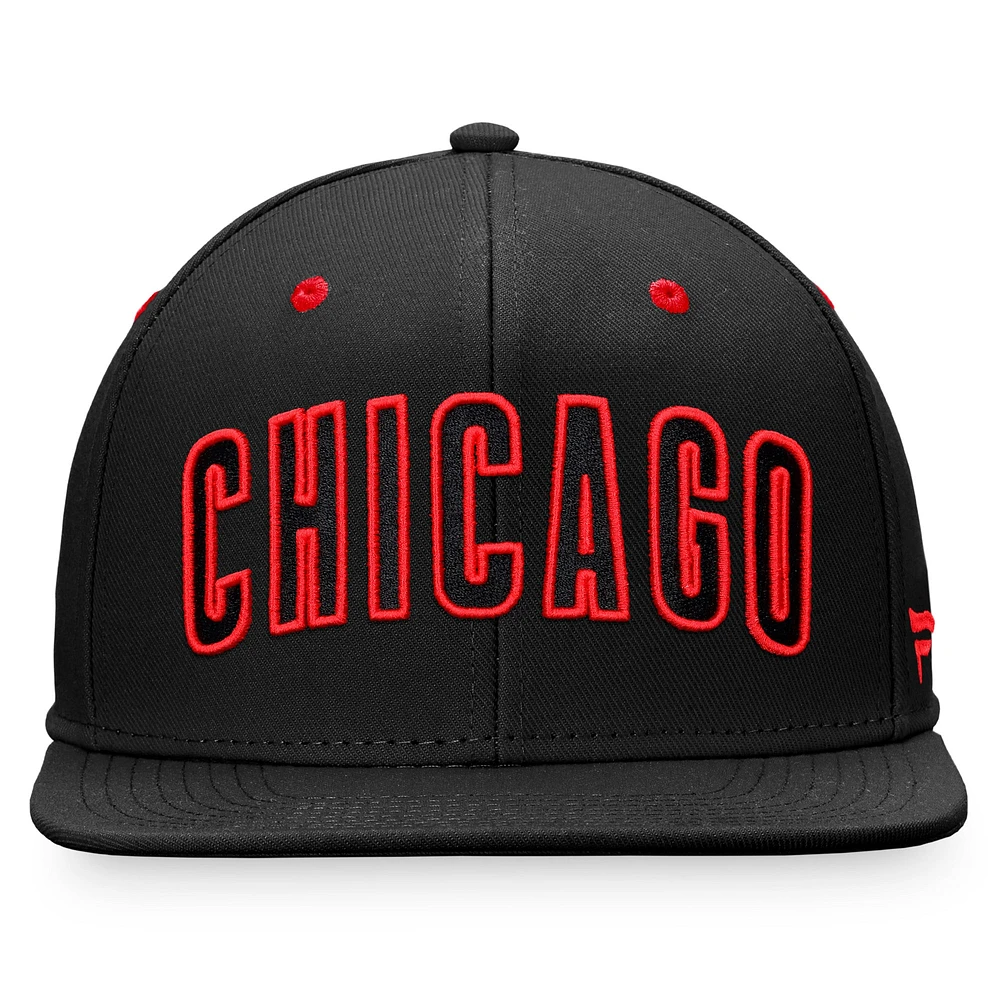 Casquette ajustée noire avec le mot-symbole emblématique des Chicago Cubs Fanatics pour hommes