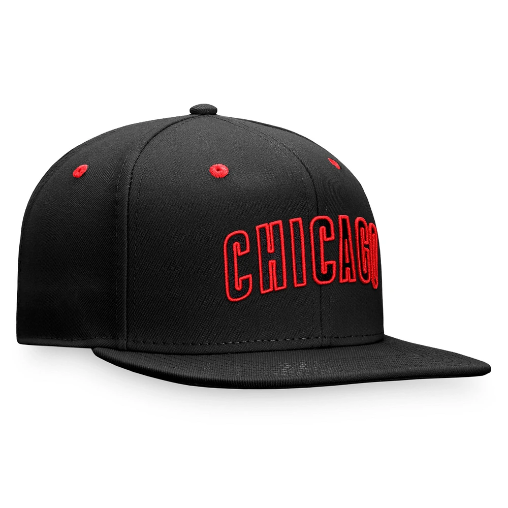 Casquette ajustée noire avec le mot-symbole emblématique des Chicago Cubs Fanatics pour hommes