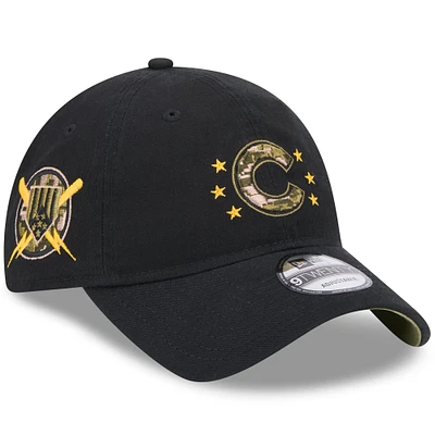 Casquette réglable noire 9TWENTY pour la Journée des Forces armées 2024 des Chicago Cubs New Era pour hommes