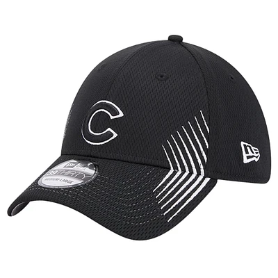 Men's New Era Black Chicago Cubs Active Dash Mark 39THIRTY Flex Hat