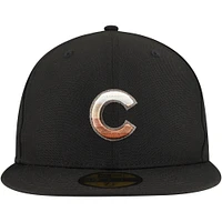 Men's New Era Black Chicago Cubs Dune Gradient Side Patch 59FIFTY Fitted Hat