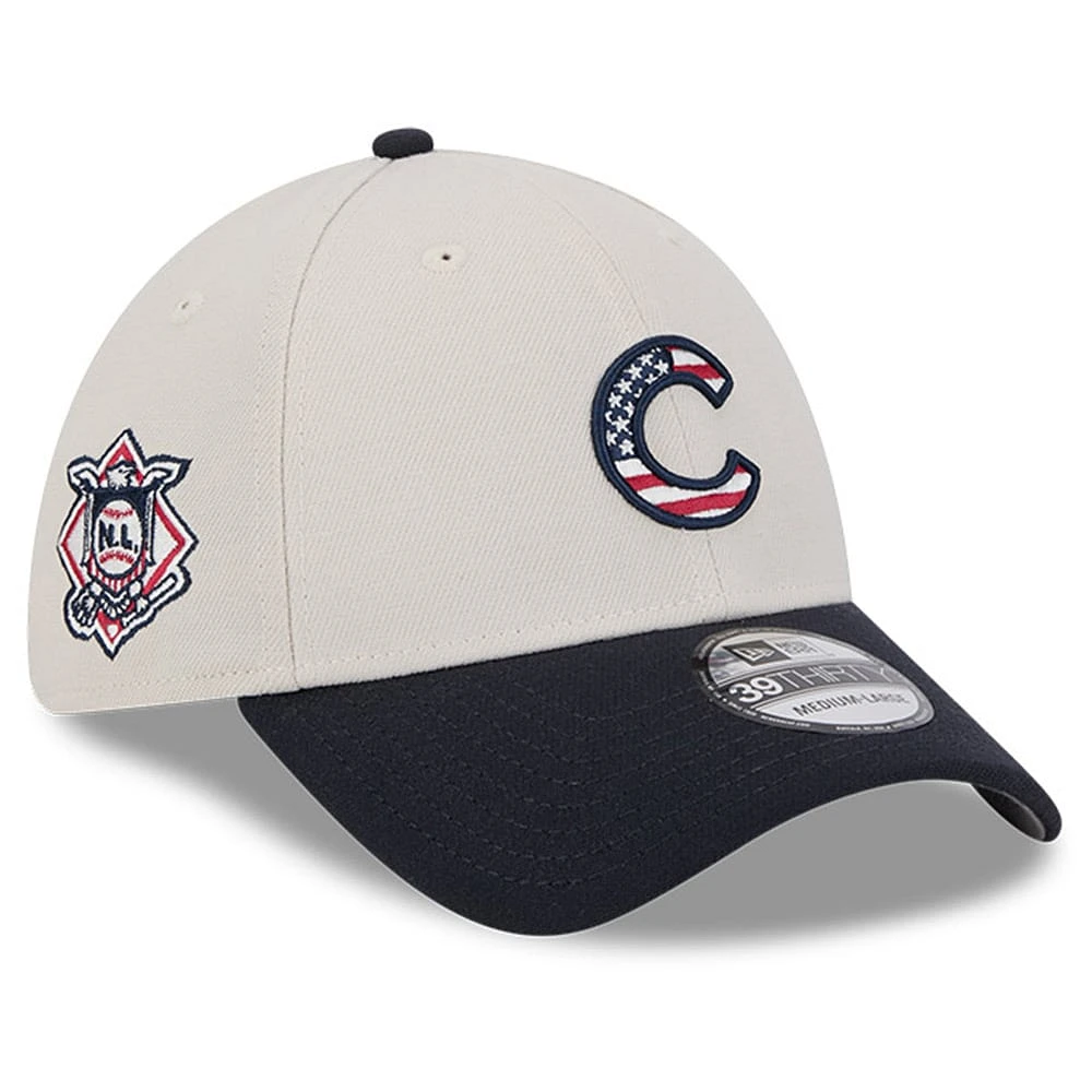 Men's New Era  Khaki/Black Chicago Cubs 2024 Fourth of July 39THIRTY Flex Hat