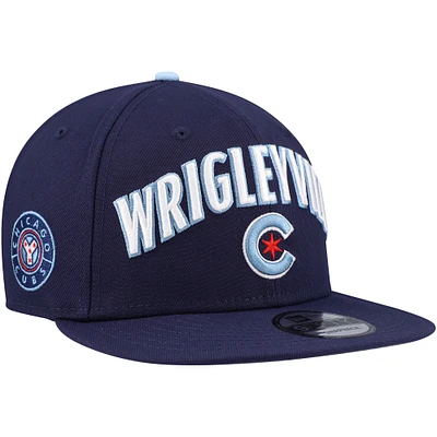 Casquette Snapback 9FIFTY New Era pour hommes des Chicago Cubs City Connect bleu marine