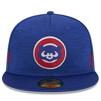 Casquette ajustée 59FIFTY Royal Chicago Cubs 2024 MLB Clubhouse New Era pour homme