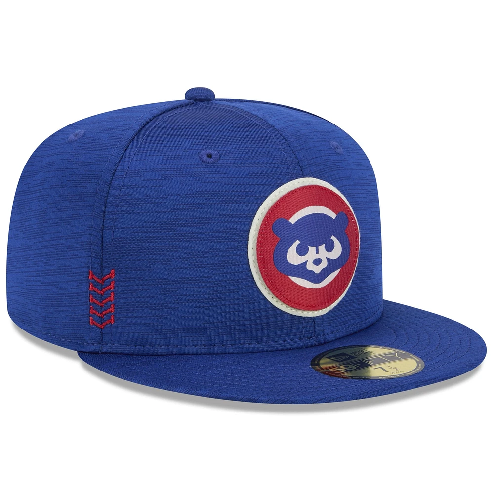 Casquette ajustée 59FIFTY Royal Chicago Cubs 2024 MLB Clubhouse New Era pour homme