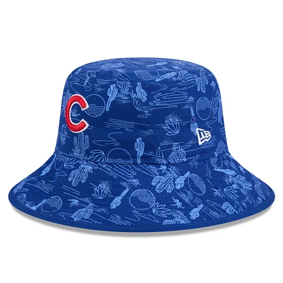 Bob d'entraînement de printemps 2025 New Era Royal Chicago Cubs pour homme, imprimé intégral