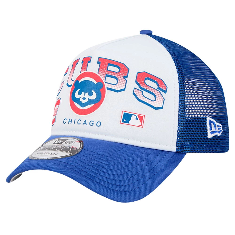 Casquette réglable de camionneur A-Frame blanche avec mot-symbole rétro des Chicago Cubs New Era 9FORTY pour hommes