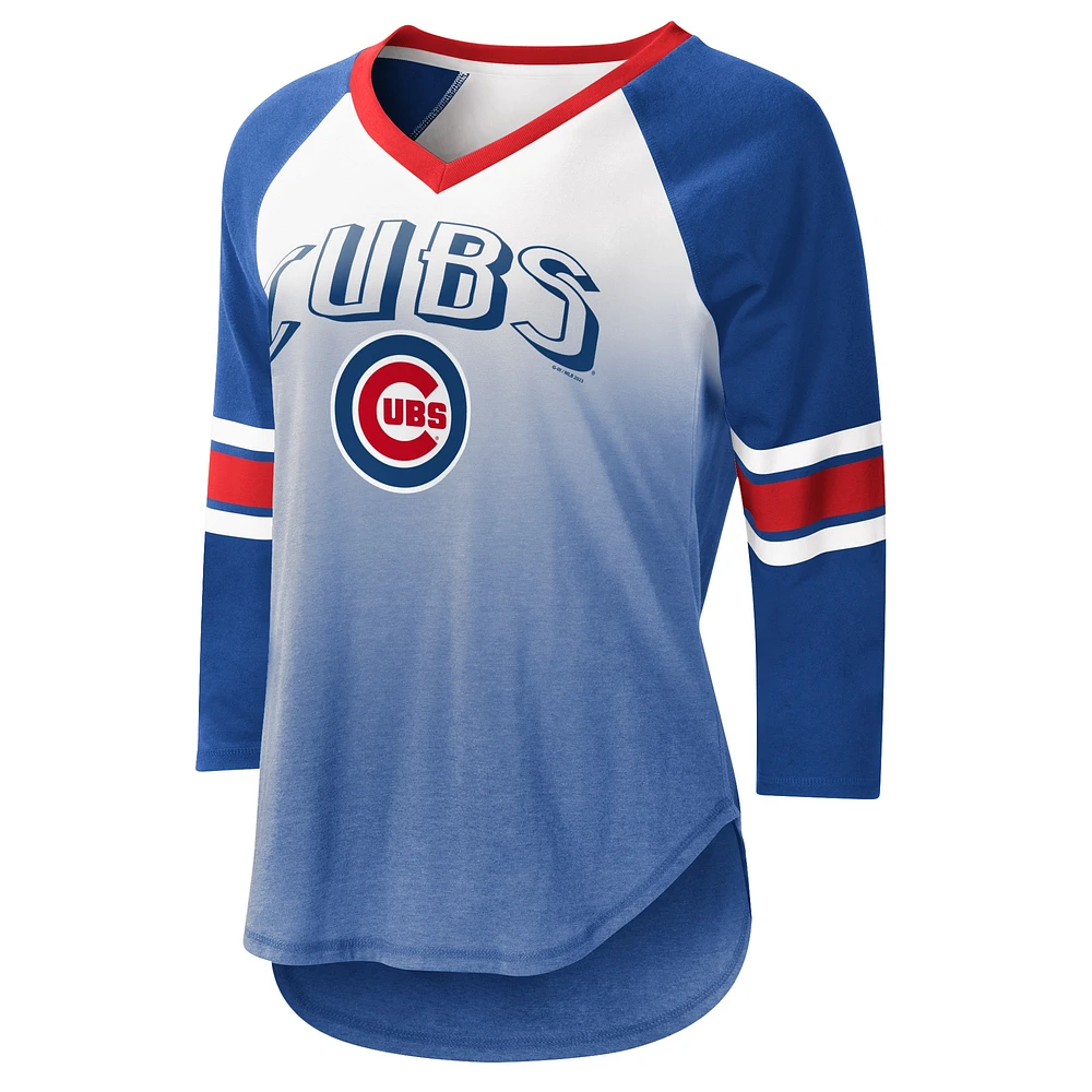 T-shirt G-III 4Her by Carl Banks pour femme blanc/royal Chicago Cubs Lead-Off Raglan à manches 3/4 et col en V