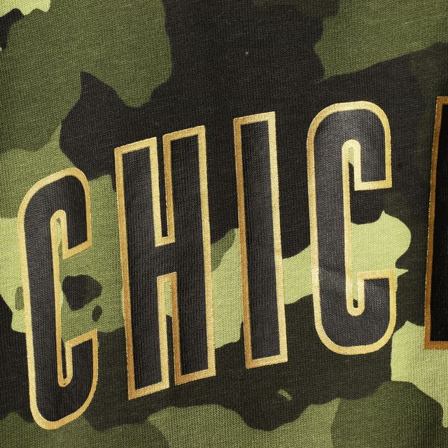 Débardeur à dos nageur vert pour femme Chicago Cubs 2022 MLB Armed Forces Day Camo New Era