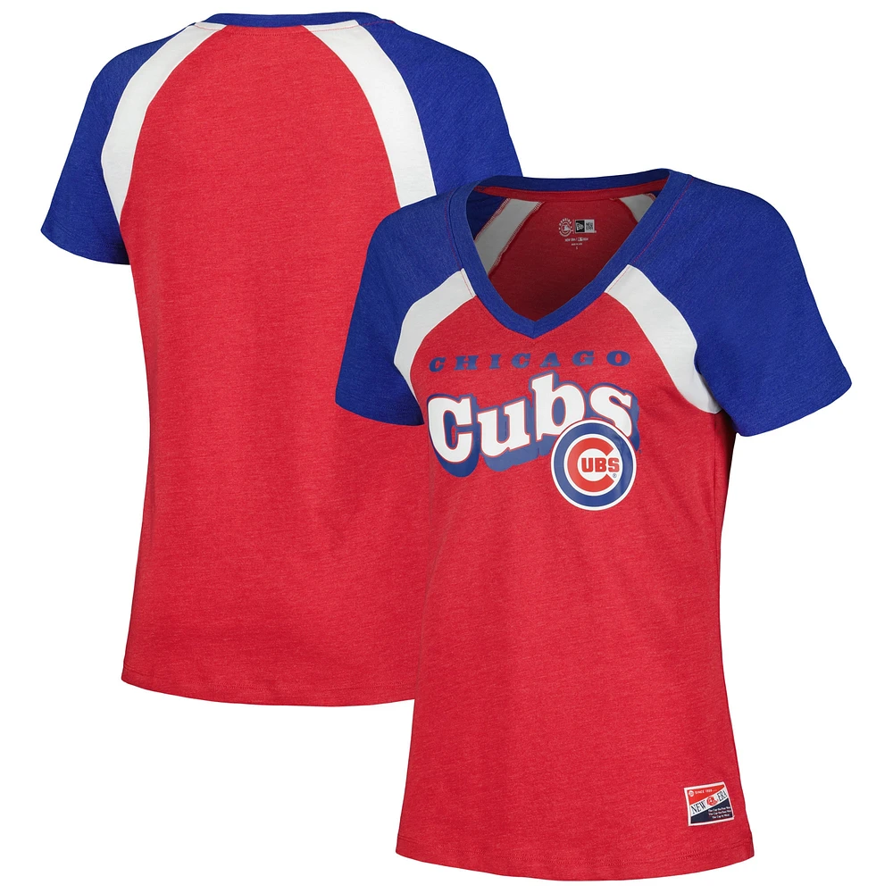 T-shirt à col en V chiné rouge Chicago Cubs New Era pour femme