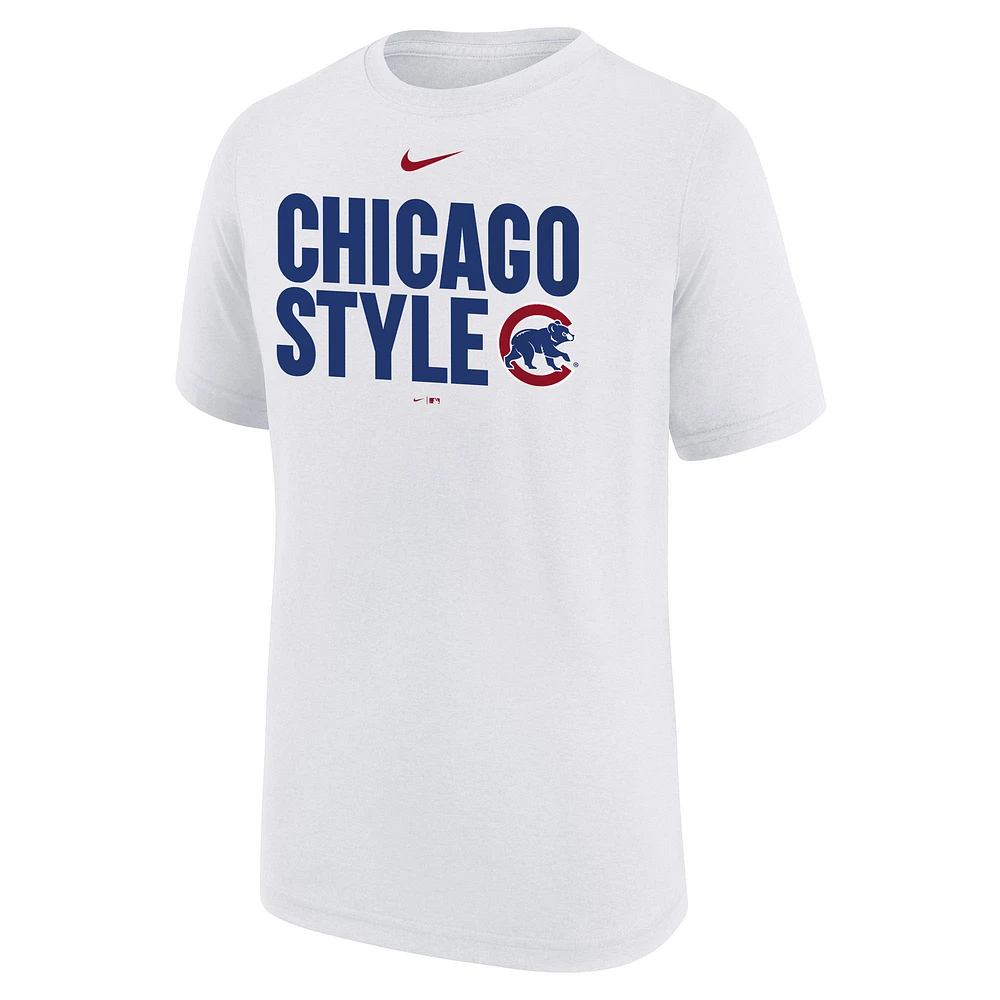T-shirt Nike blanc pour jeunes avec légende locale des Chicago Cubs