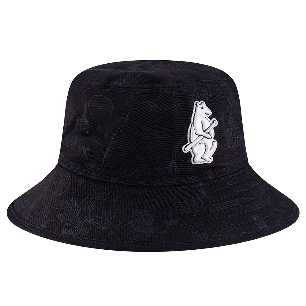 Bob New Era bleu pour jeunes Chicago Cubs 2025 Spring Training All Over Print