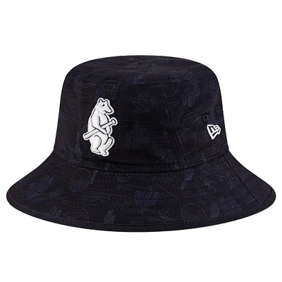Bob New Era bleu pour jeunes Chicago Cubs 2025 Spring Training All Over Print