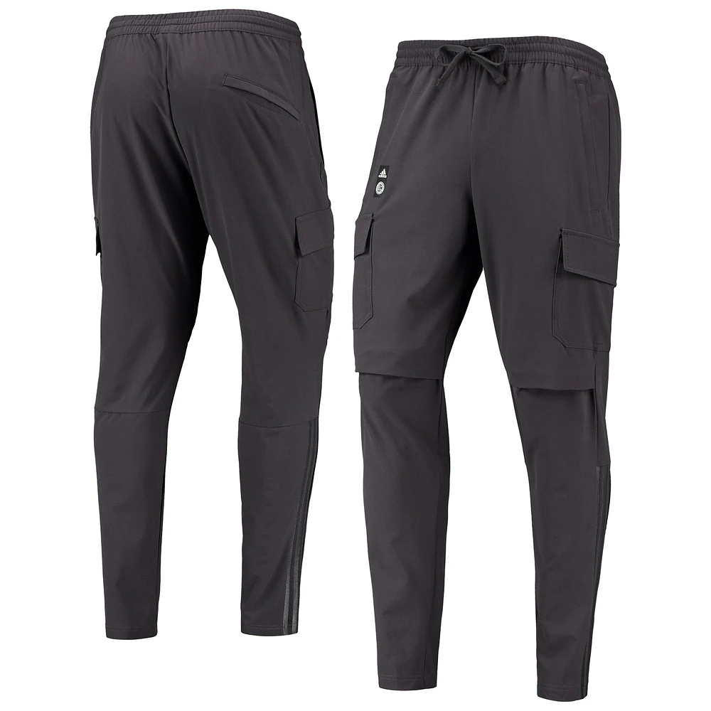 Pantalon de voyage adidas Charcoal Chicago Fire pour homme