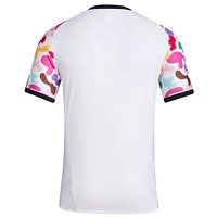 Haut d'avant-match adidas Chicago Fire 2023 Pride pour homme, blanc