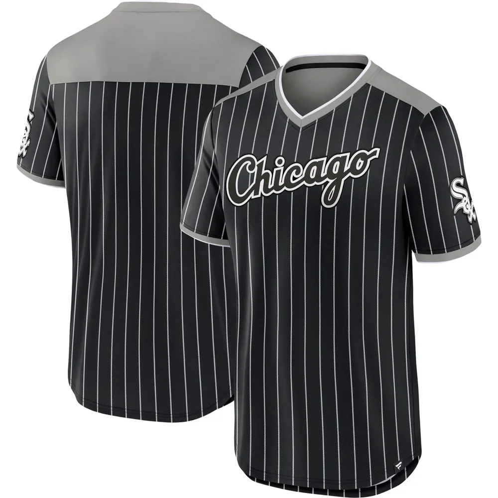 Fanatics Branded Men's Fanatics Branded Black Chicago White Sox Circle the  Bases - V-Neck T-Shirt