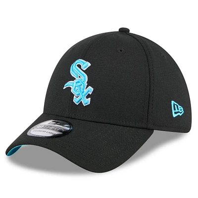 Casquette flexible 39THIRTY pour la fête des pères New Era noire Chicago White Sox 2024 hommes