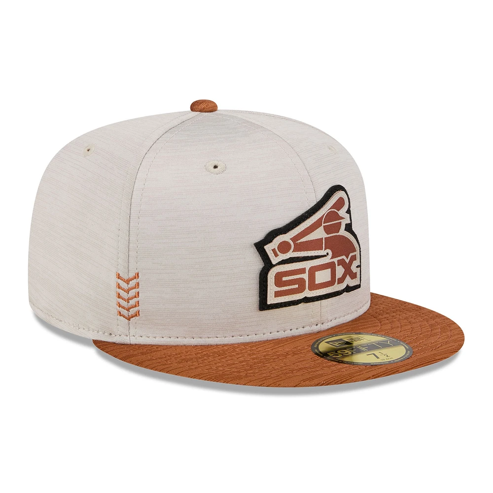 Casquette ajustée 59FIFTY Chicago White Sox 2024 Clubhouse New Era pour hommes, pierre/marron