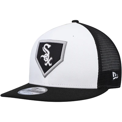 Men's New Era White/Black Chicago White Sox 2022 Clubhouse Trucker 9FIFTY Snapback Hat