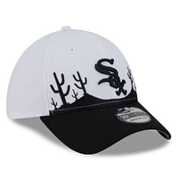 Men's New Era  White/Black Chicago White Sox 2025 Spring Training Landscape 39THIRTY Flex Hat