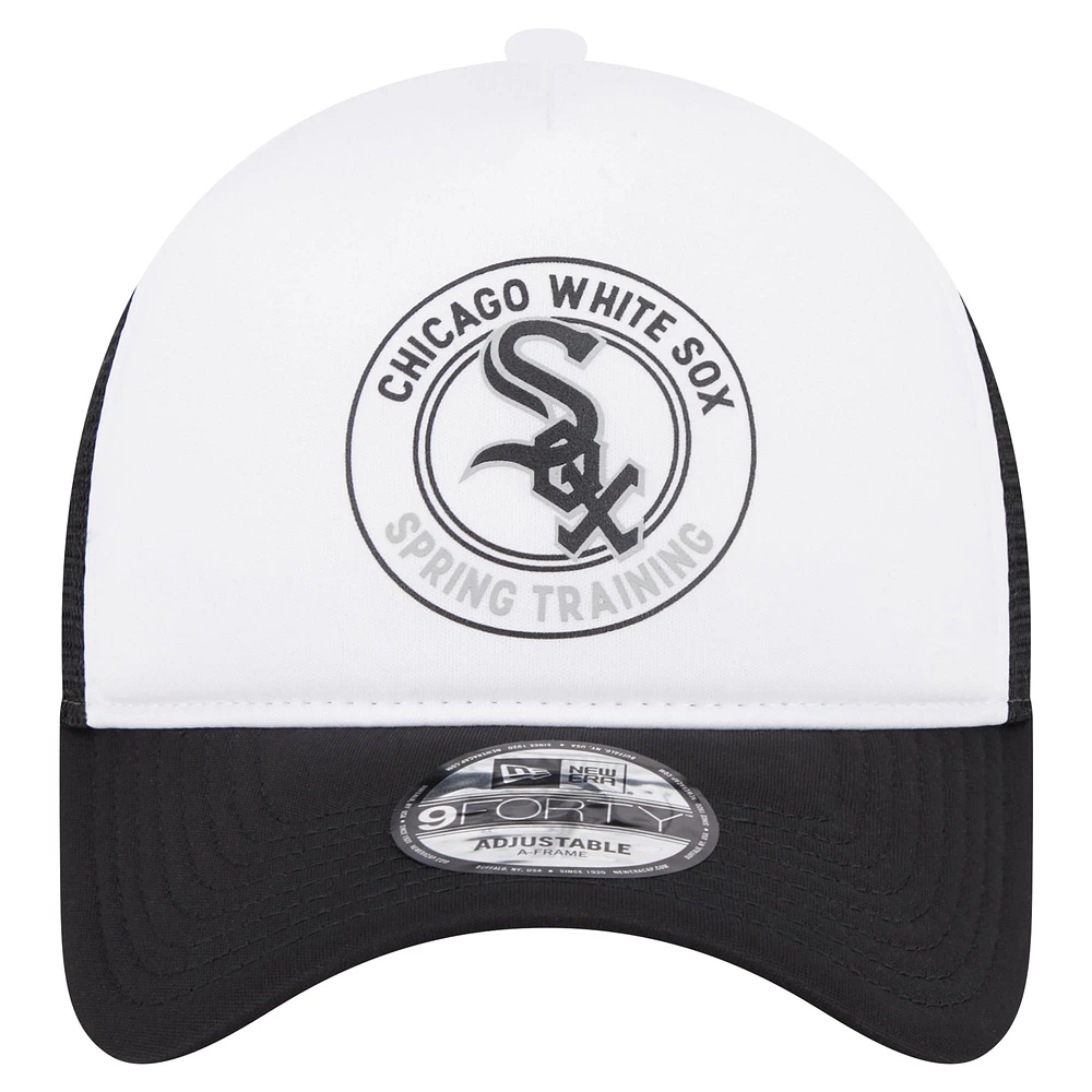 Casquette ajustable 9FORTY Trucker A-Frame en mousse New Era pour hommes, blanc/noir, Chicago White Sox Spring Training Circle