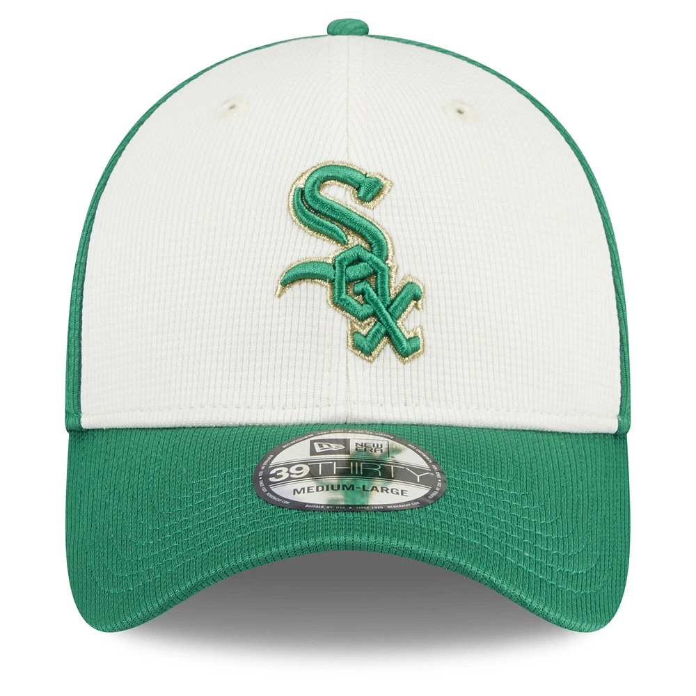 Casquette Flex Fit 39THIRTY New Era pour hommes des Chicago White Sox 2024 de la Saint-Patrick