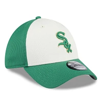 Casquette Flex Fit 39THIRTY New Era pour hommes des Chicago White Sox 2024 de la Saint-Patrick