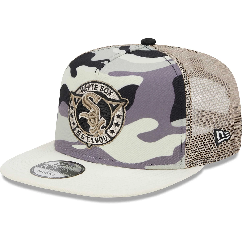 Casquette Snapback 9FIFTY Trucker Snapback Chicago White Sox Chrome Camo New Era pour homme avec cadre en A, blanc