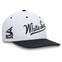 Casquette Nike Pro Performance Snapback pour homme de la collection Cooperstown des Chicago White Sox, blanche/bleu marine