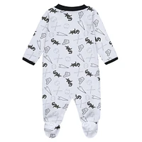 Newborn & Infant WEAR by Erin Andrews White Chicago Sox Sleep Play Full-Zip Footed Jumper with Bib