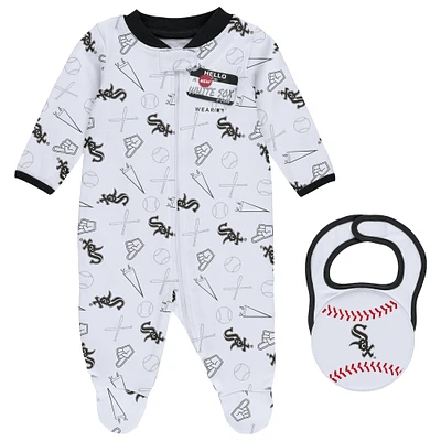 VÊTEMENTS pour nouveau-nés et nourrissons par Erin Andrews White Chicago Sox Sleep & Play Pull à pieds entièrement zippé avec bavoir