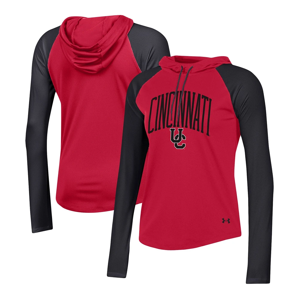 T-shirt à manches longues capuche et Under Armour Cincinnati Bearcats Gameday Mesh Performance Raglan pour femme