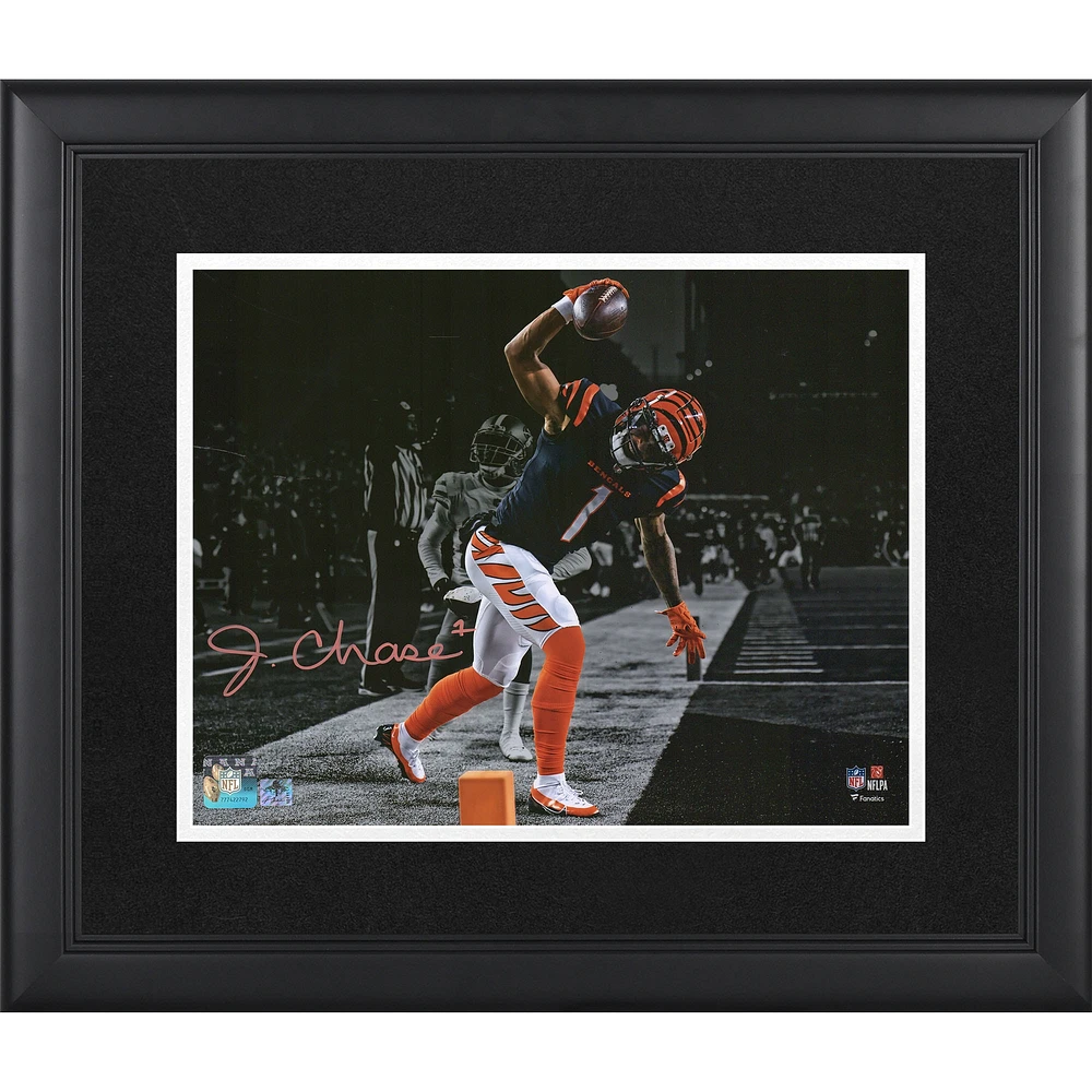 Photographie encadrée autographiée de 11"x 14" de Ja'Marr Chase des Bengals de Cincinnati