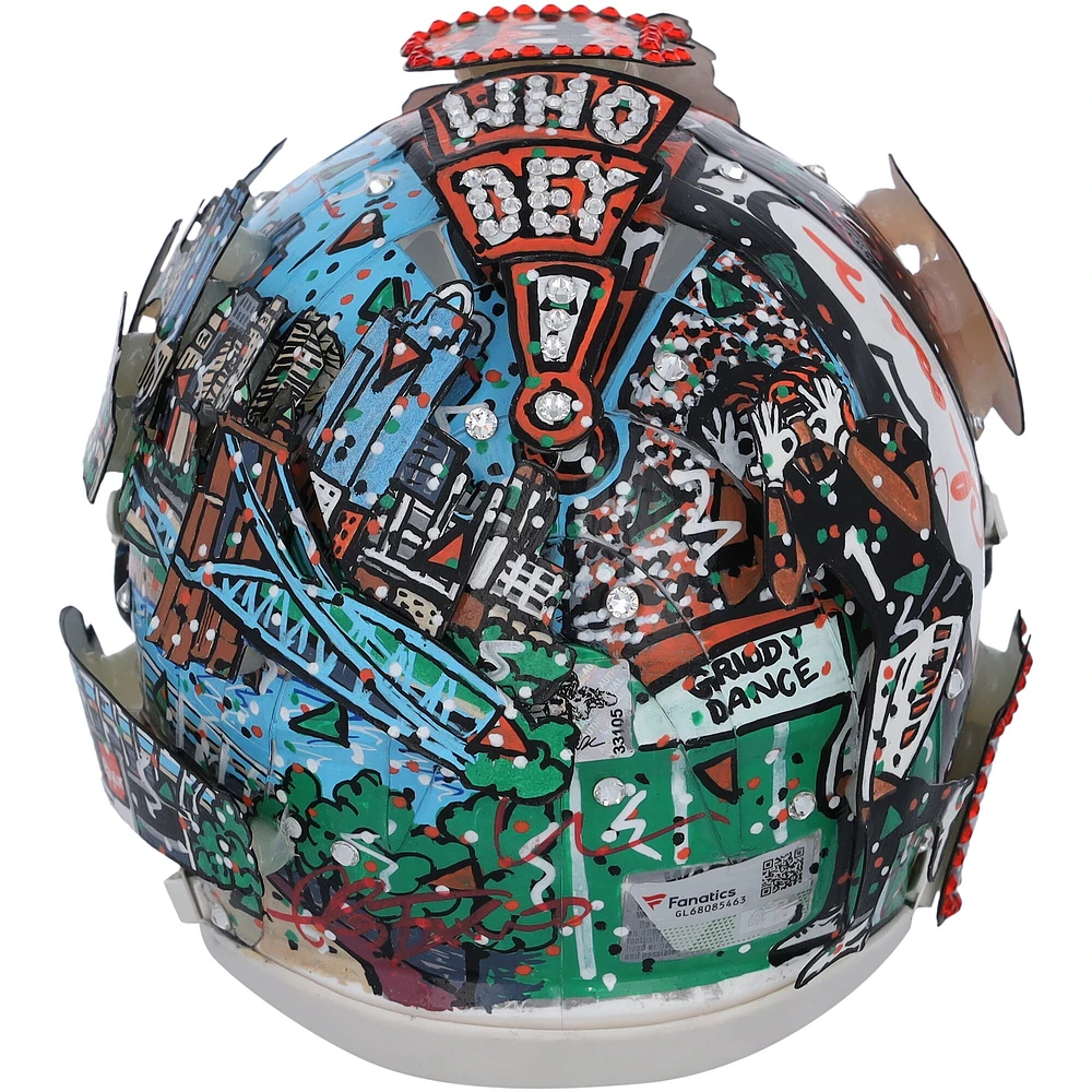 Casque de vitesse alternatif dédicacé par Ja'Marr Chase Cincinnati Bengals Riddell 2022 On Field - Signé à l'encre orange - Illustration par Charles Fazzino - GL68085463