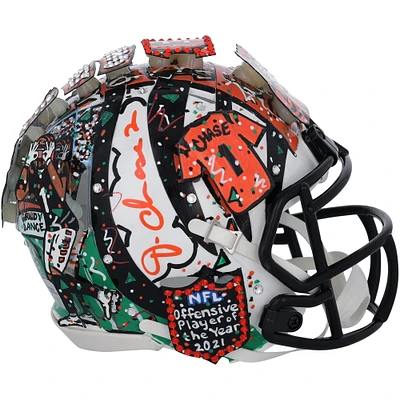 Casque de vitesse alternatif dédicacé par Ja'Marr Chase Cincinnati Bengals Riddell 2022 On Field - Signé à l'encre orange - Illustration par Charles Fazzino - GL68085463