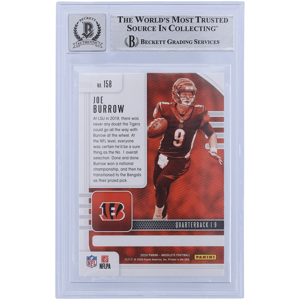 Carte de recrue 9/10 authentifiée 2020 Panini Absolute #158 signée Joe Burrow Cincinnati Bengals avec l'inscription « 2020 #1 PICK » et présentée par les fanatiques de Beckett