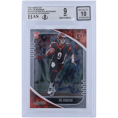 Carte de recrue 9/10 authentifiée 2020 Panini Absolute #158 signée Joe Burrow Cincinnati Bengals avec l'inscription « 2020 #1 PICK » et présentée par les fanatiques de Beckett